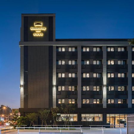 Kindness Day Hotel Tainan Esterno foto