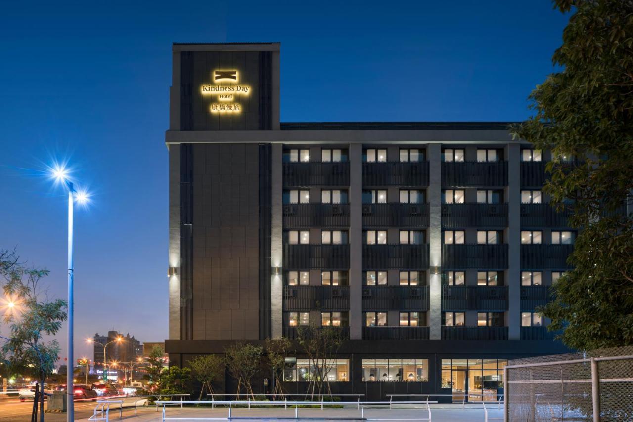 Kindness Day Hotel Tainan Esterno foto